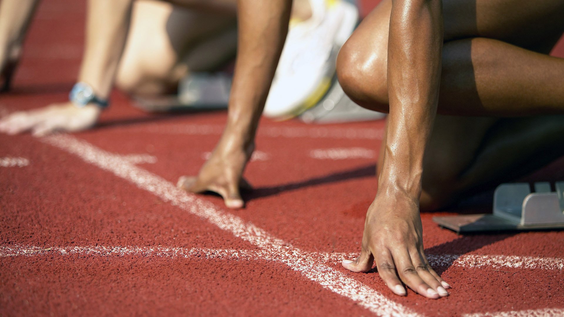 教科书式防守的艺术，从利物浦对阵巴拉圭的误读看阿坎吉的现代后卫范本